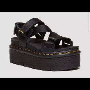 Dr. Martens kimber logo sandals